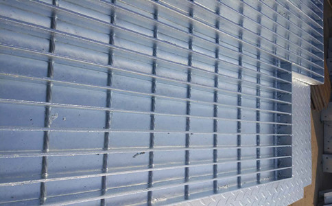 镀锌钢格栅.jpg 镀锌钢格栅.jpg