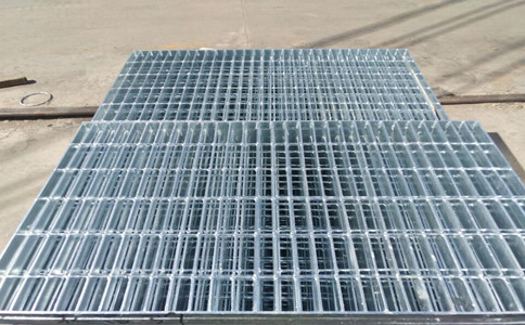 镀锌钢格栅.jpg 镀锌钢格栅.jpg