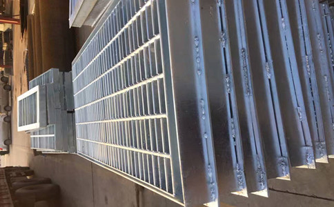 镀锌钢格栅.jpg 镀锌钢格栅.jpg