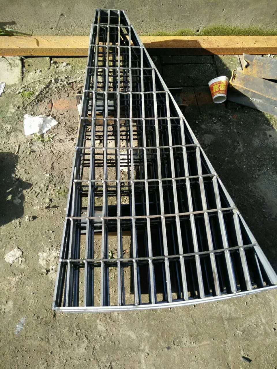 异型钢格栅.jpg 异型钢格栅.jpg