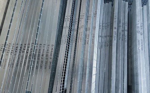 镀锌钢格栅.jpg 镀锌钢格栅.jpg